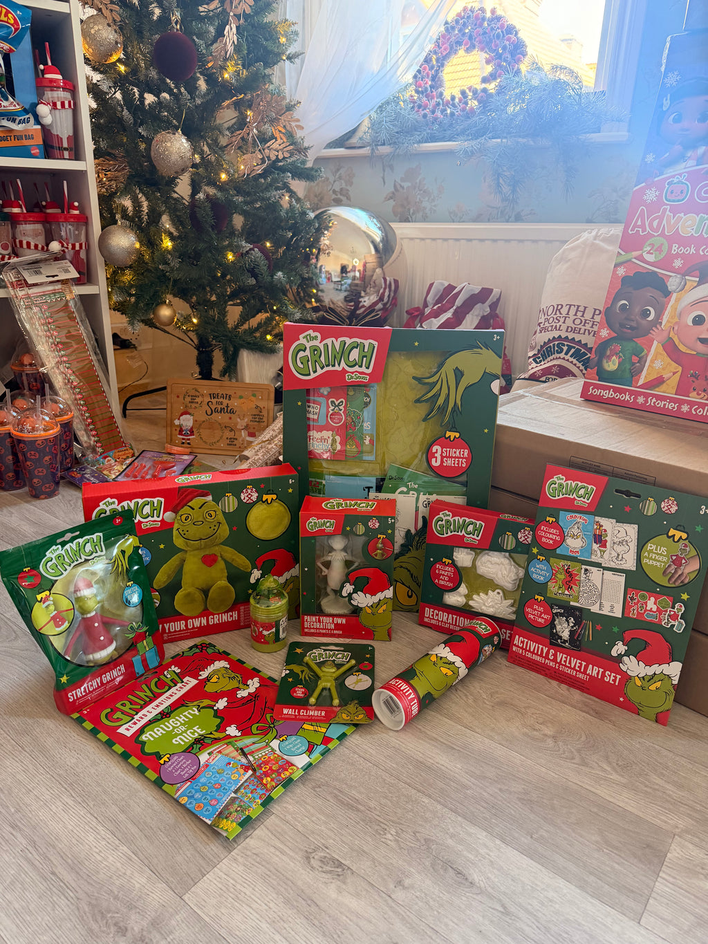 10 piece Grinch  bundle + free gift