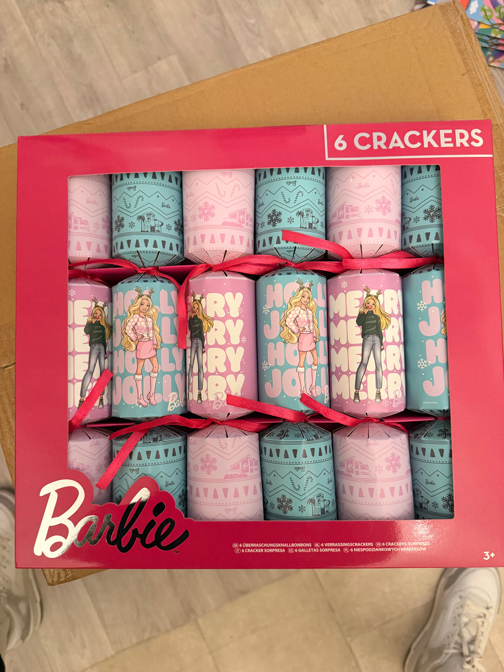 6 peoce Barbie crackers