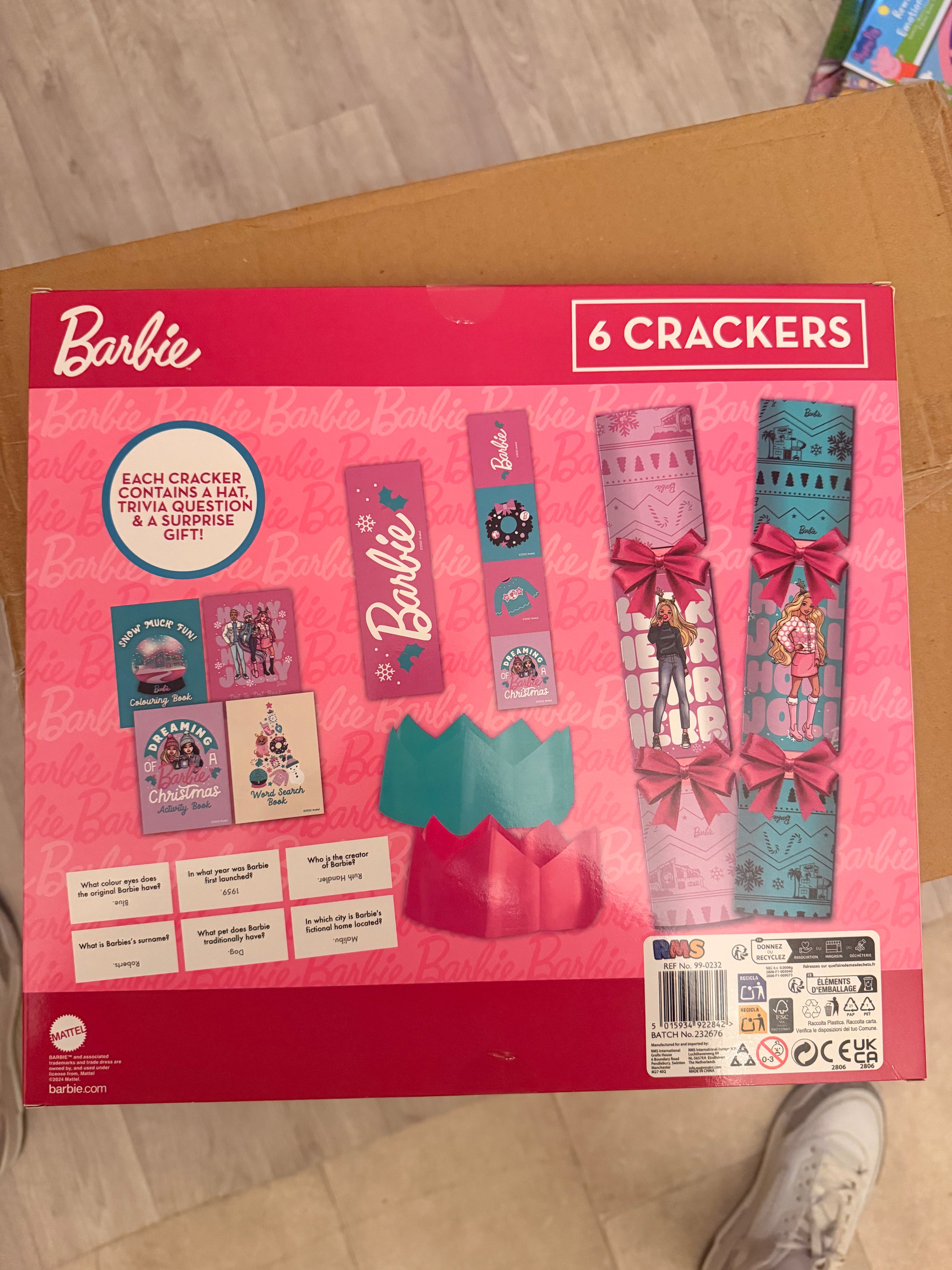 6 peoce Barbie crackers